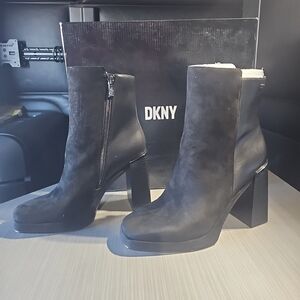 DKNY Felice Boot 7.5 Black Suede Leather Square‎ Toe Platform Heel Bootie NEW